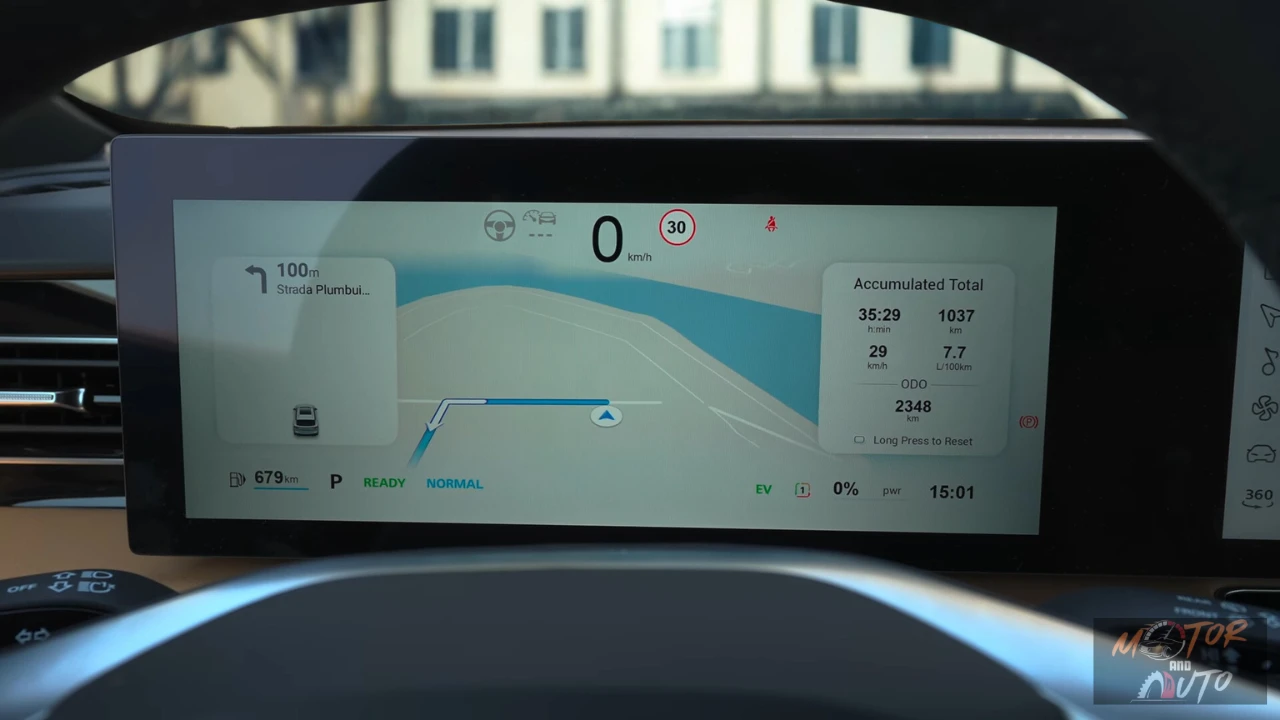2025 MG HS digitaal dashboard met 12,3-inch instrumentencluster met hybride energiestroom, snelheidsdisplay, navigatie en voertuiginformatie
