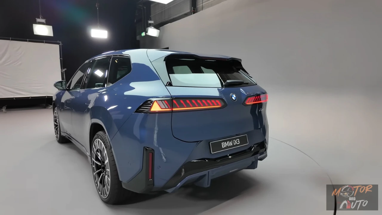 2026 BMW iX3 Achter Studio Aanzicht - 520L Bagagecapaciteit met Premium Ontwerp