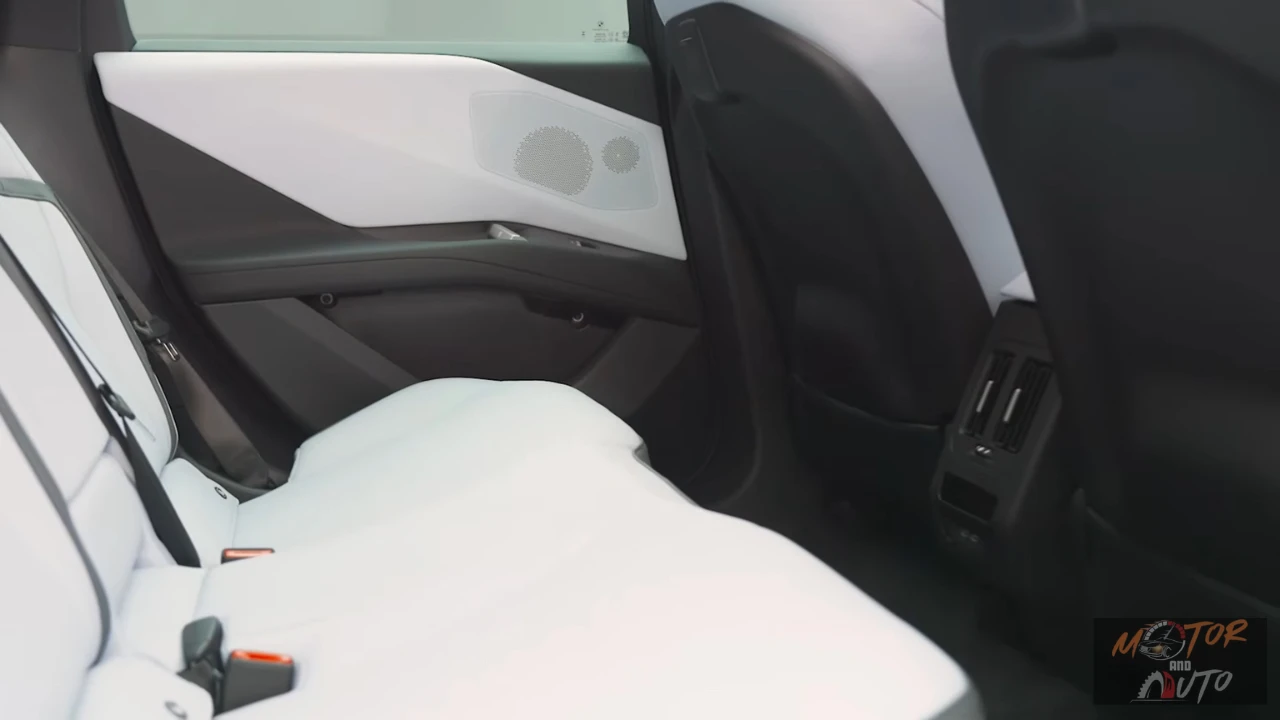 2026 BMW iX3 Deurpaneel - Premium Audiosysteem met Luxe Materiaal Integratie