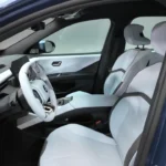 2026 BMW iX3 Zijkant Interieur - Bestuurder-Gerichte Layout met Premium Materialen