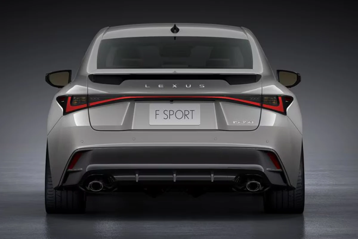 2026 Lexus IS 350 Achteraanzicht met Volle Breedte Achterlichten