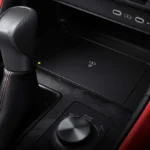 2026 Lexus IS Draadloze Oplaadpad en Middenconsole Bedieningselementen