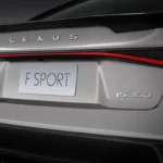 2026 Lexus IS F Sport Achter Detail met Badge en Achterlichten