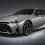2026 Lexus IS F Sport Voor Driekwart Aanzicht in Neutrino Gray