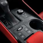 2026 Lexus IS Middenconsole met Rijmodi en Stoel Bedieningselementen