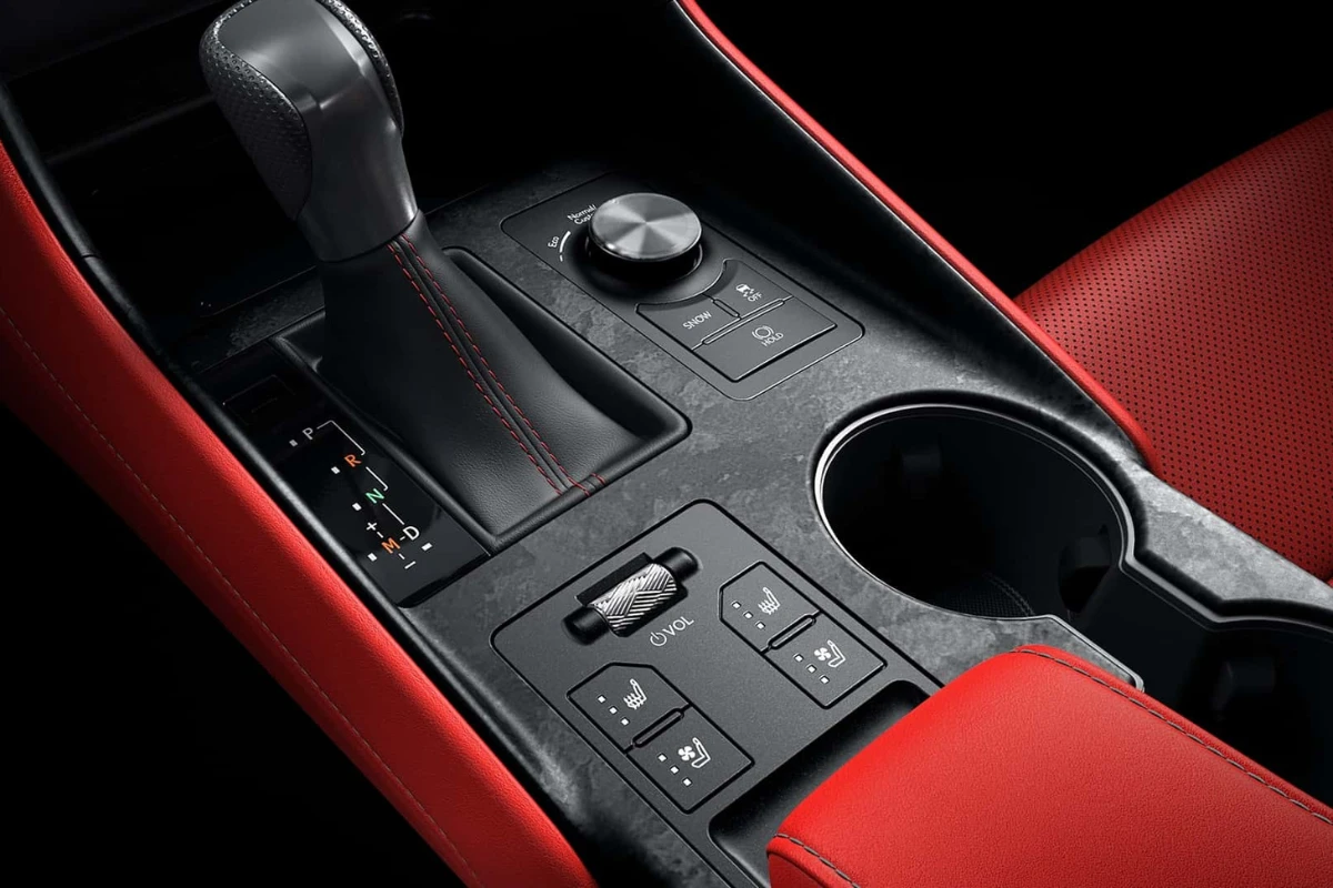 2026 Lexus IS Middenconsole met Rijmodi en Stoel Bedieningselementen