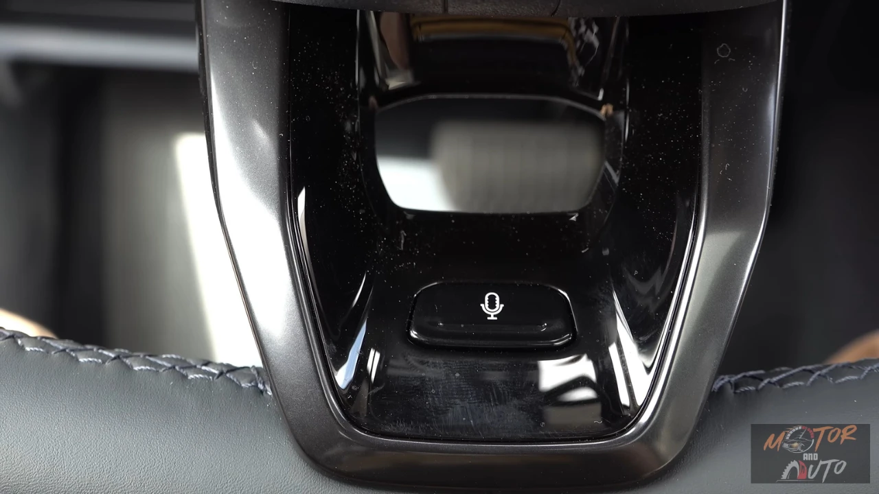 2026 Lynk & Co 08 Stuurwiel met microfoon