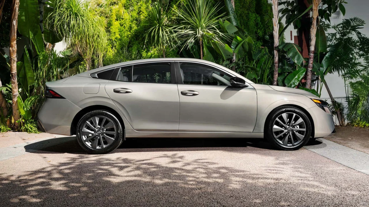2026 Nissan Sentra Achter Zijkant Zicht met Kofferbak Design