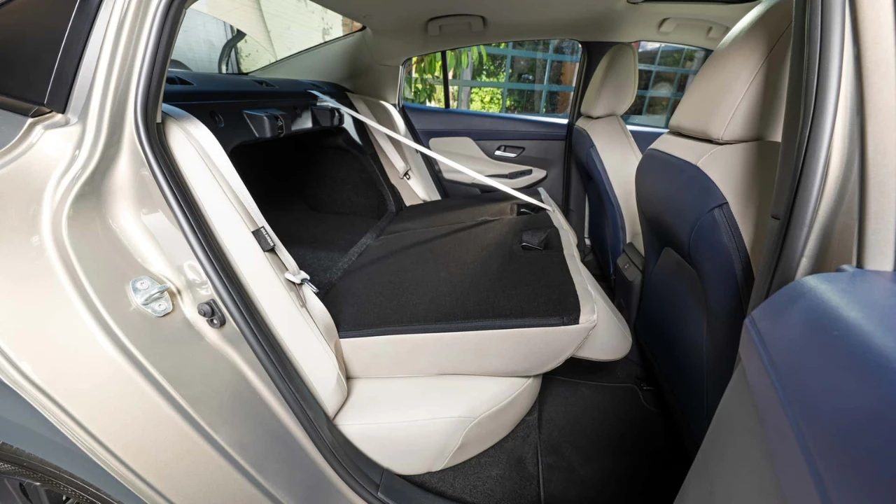 2026 Nissan Sentra Achterbank Inklapbaar en Cargo Configuratie