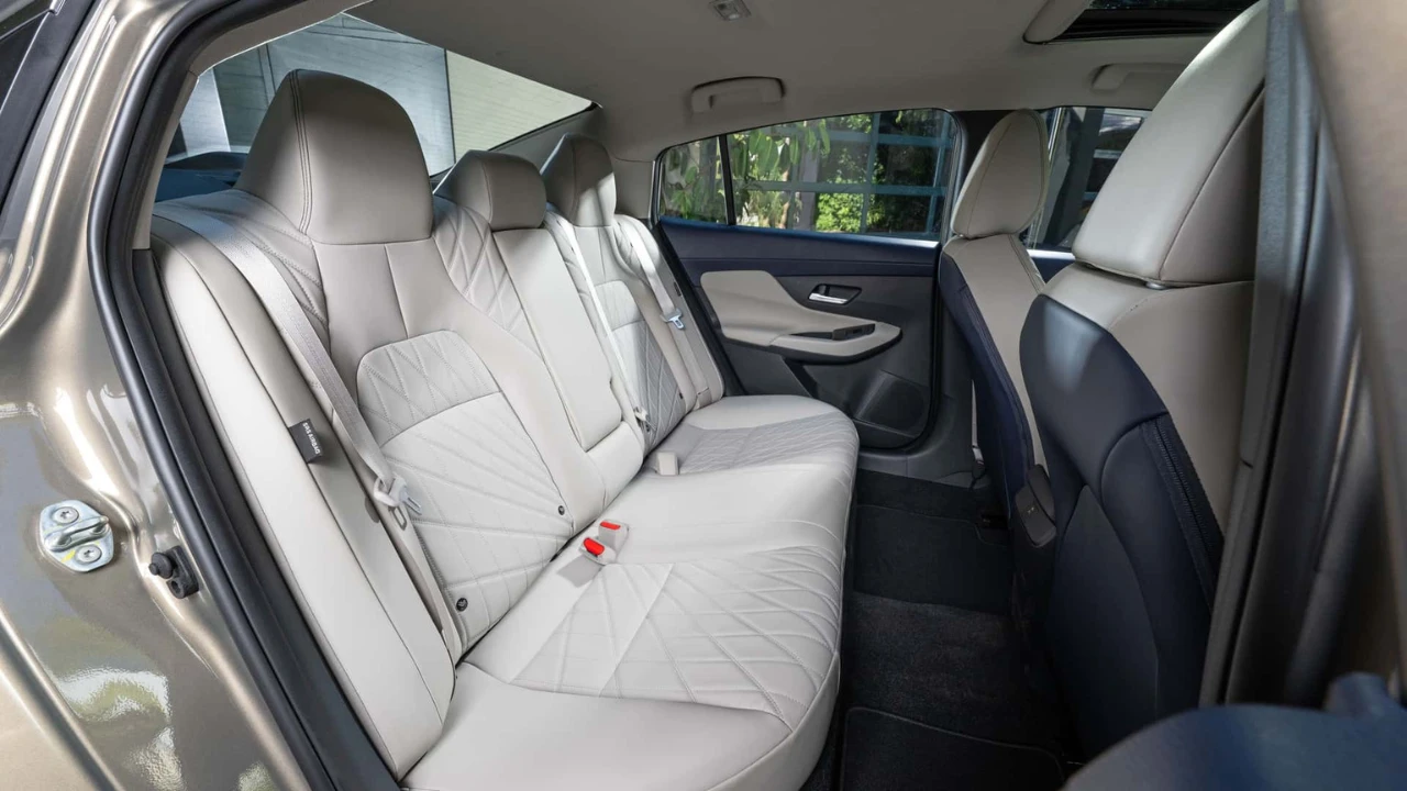 2026 Nissan Sentra Achterbank Passagiers Comfort en Ruimte