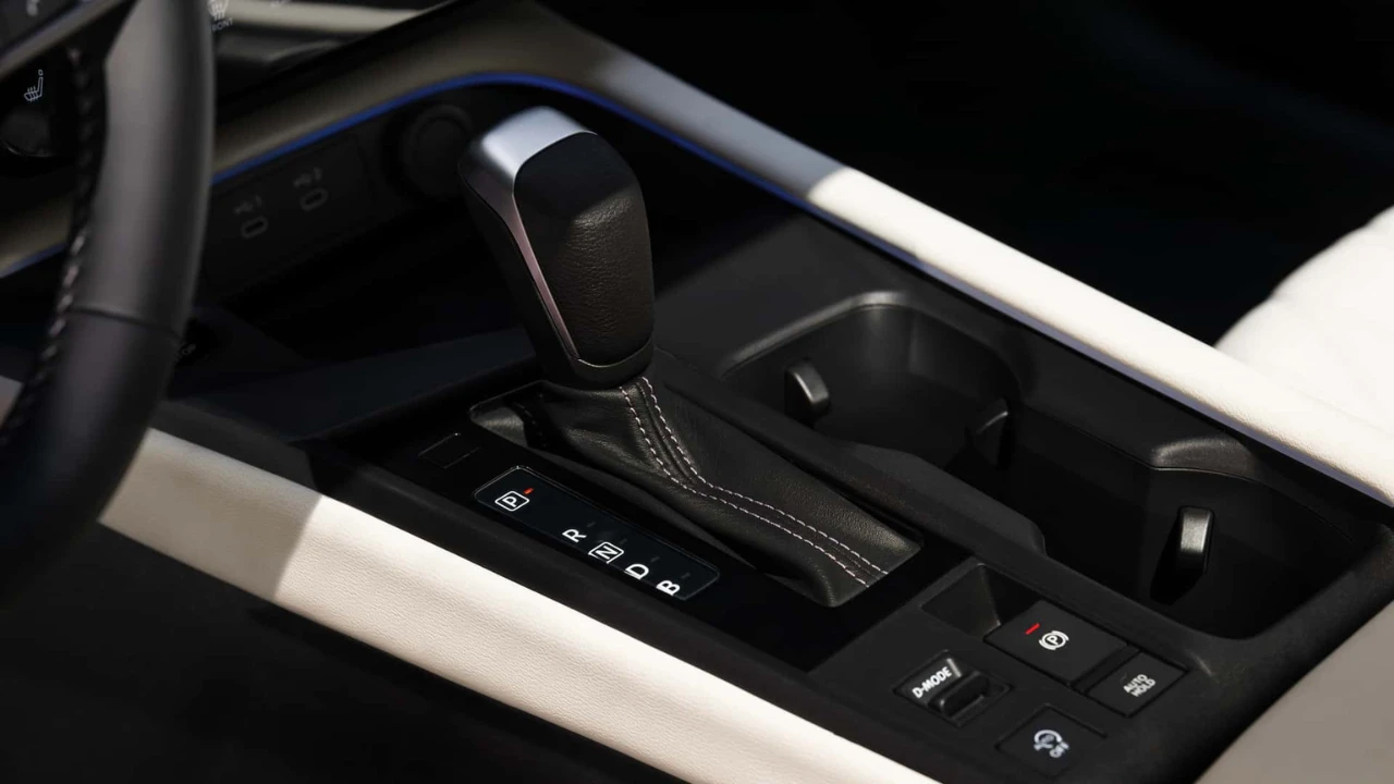 2026 Nissan Sentra CVT Transmissie en Middenconsole Bediening