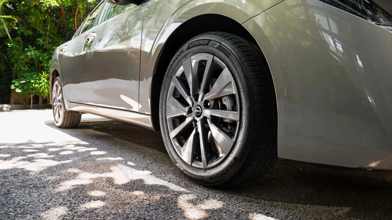 2026 Nissan Sentra Lichtmetalen Wiel en Band Detail