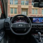 2026 Nissan Sentra SR Bestuurder Perspectief met Dubbel Scherm Opstelling