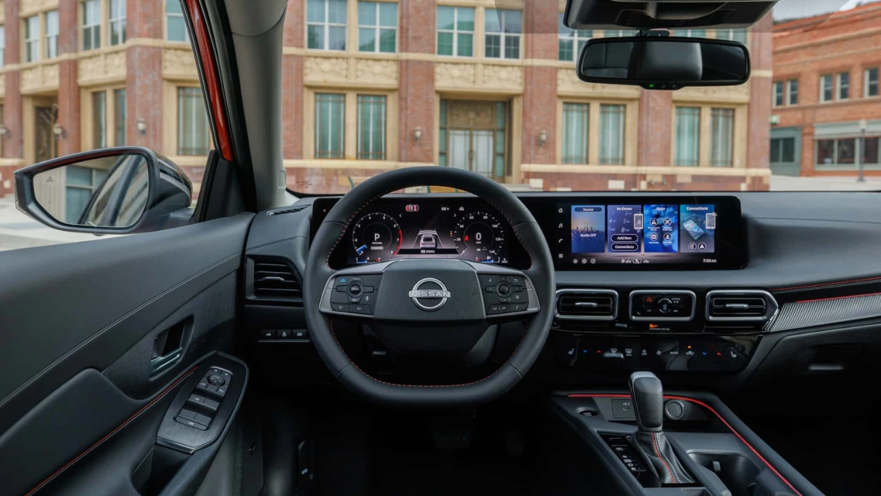 2026 Nissan Sentra SR Bestuurder Perspectief met Dubbel Scherm Opstelling