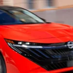 2026 Nissan Sentra SR Dynamisch Vooraanzicht met Bewegingseffect