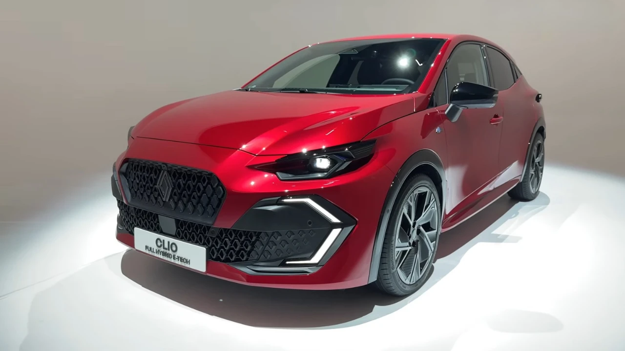 2026 Renault Clio Voorkant Driekwart Aanzicht in Rood