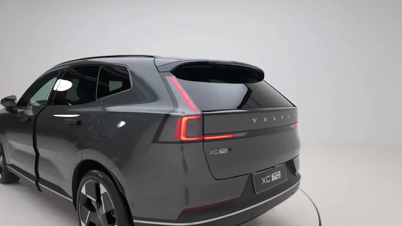 2026 Volvo XC70 PHEV Achterontwerp met Viking Bijl LED-achterlichten