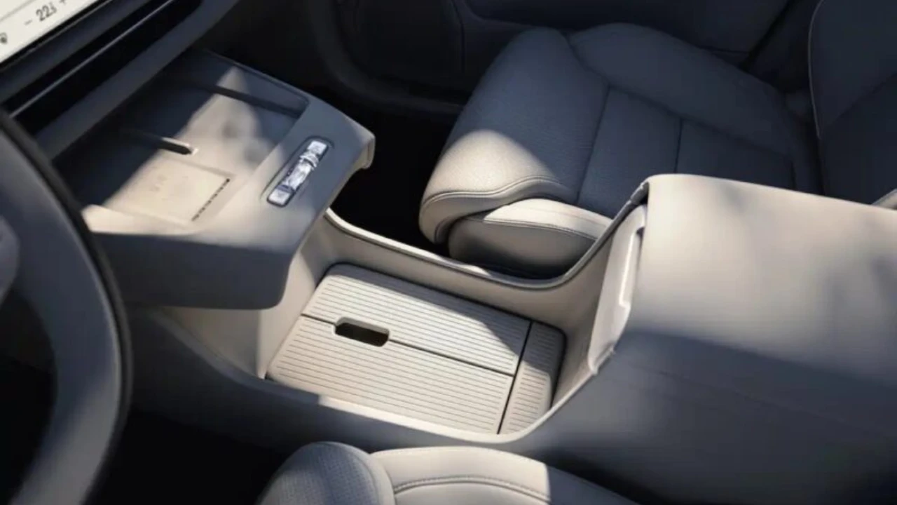 2026 Volvo XC70 PHEV Middenconsole met Opbergvak