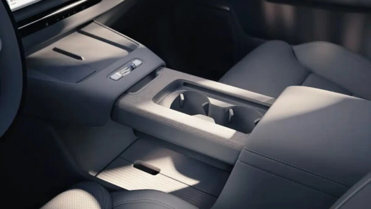 2026 Volvo XC70 PHEV Voorste Middenconsole Detail