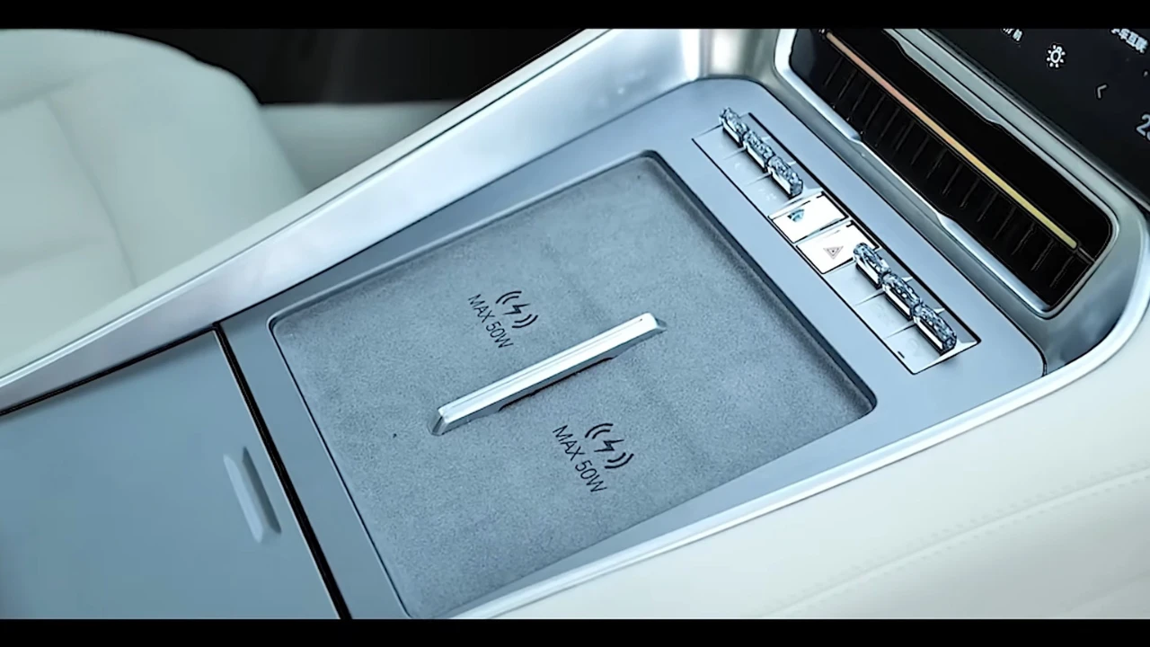 BYD Denza N8L Middenconsole - Dubbele Draadloze Oplaadpads