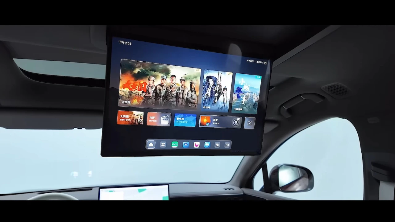 BYD Denza N8L Plafond Entertainment Display
