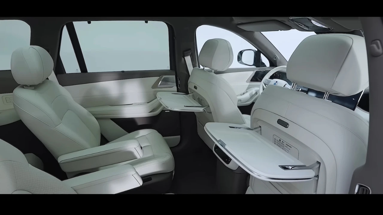 BYD Denza N8L Tweede Rij - Executive Zitplaatsen met Uitklapbare Tafels