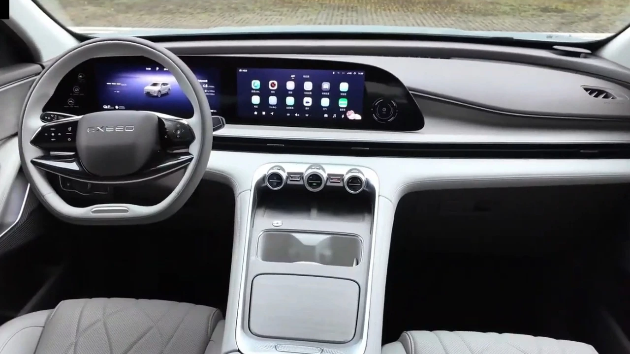 Chery Exeed Yaoguang C-DM Interieur Dashboard en Dubbel Schermsysteem