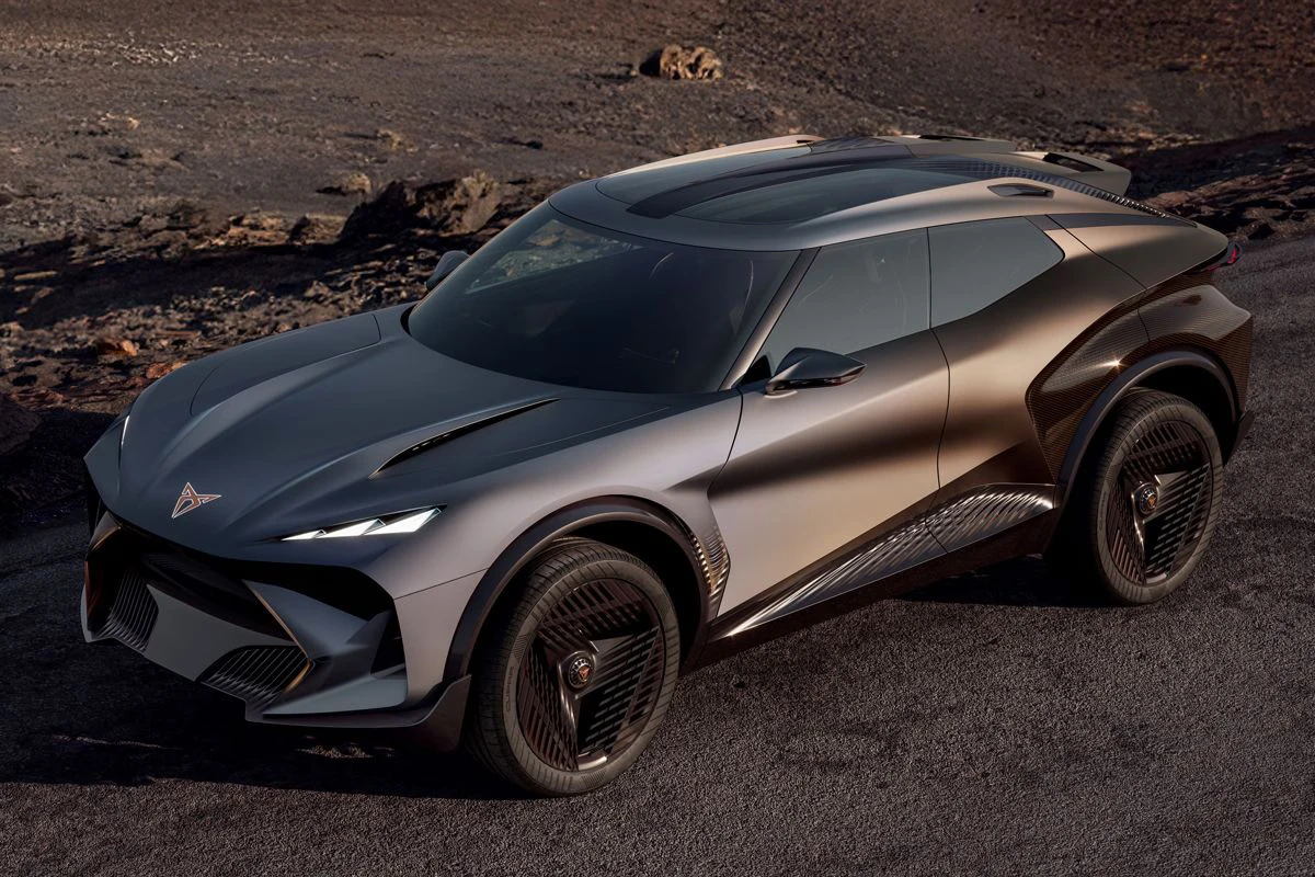 Cupra Tindaya Concept Auto - Vooraanzicht Driekwart op Vulkanisch Terrein