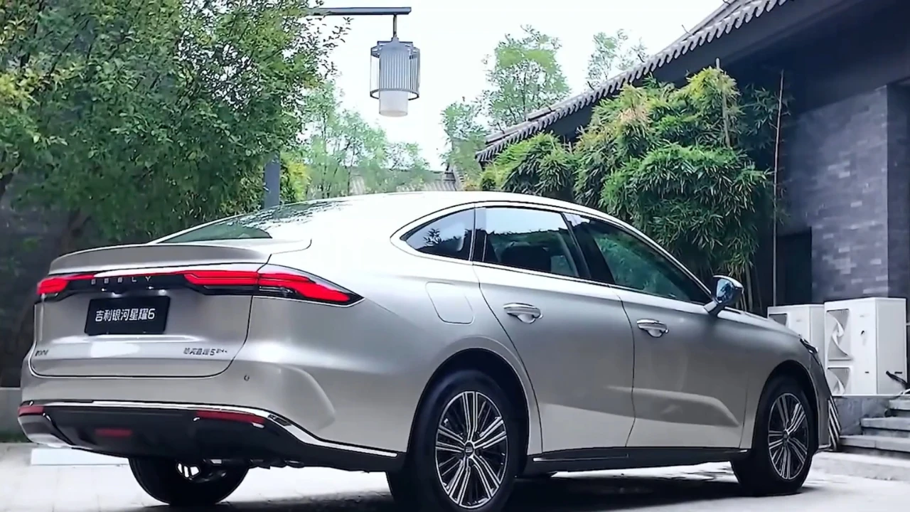 Geely Galaxy Starshine 6 - Achterontwerp met LED-Achterlichten over Volle Breedte