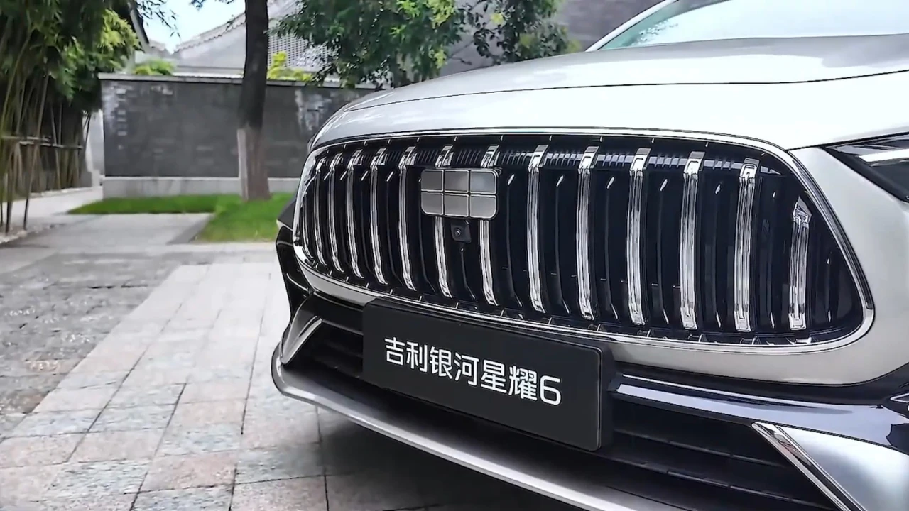 Geely Galaxy Starshine 6 - Onderscheidende Trapeziumvormige Chroom Grille