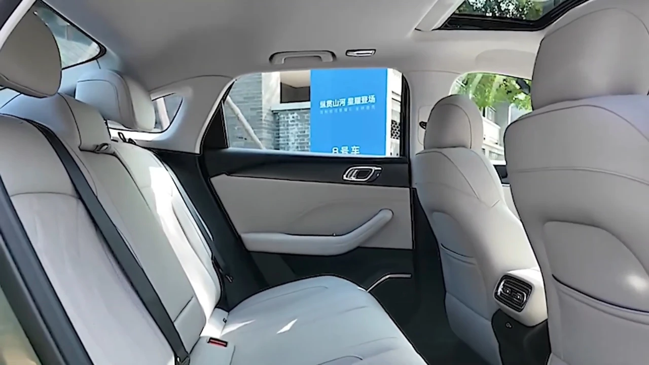 Geely Galaxy Starshine 6 - Ruime Achterpassagiersruimte