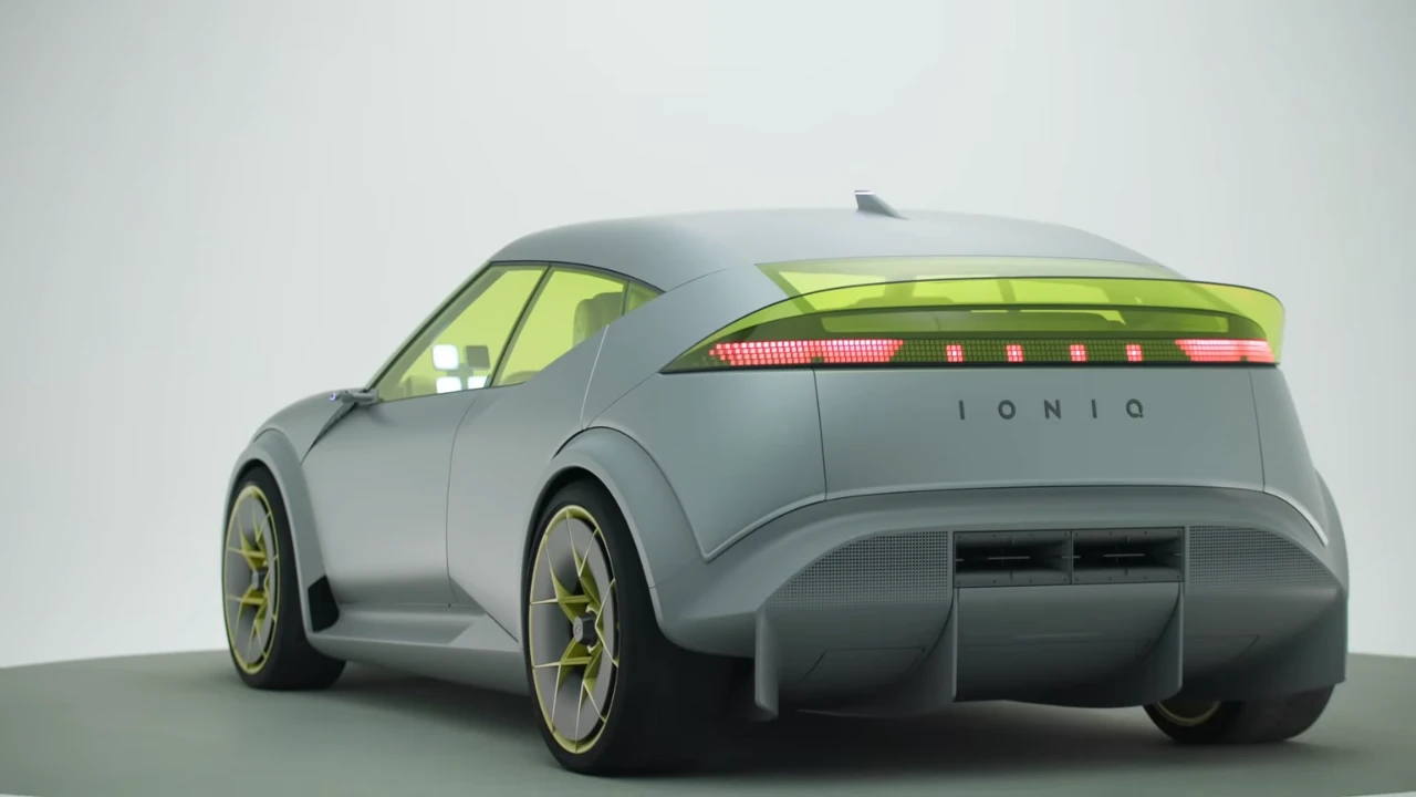 Hyundai Concept Three Achterkant Driekwart Perspectief