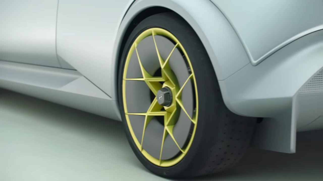 Hyundai Concept Three Opvallende Gele Wiel Ontwerp