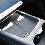 De premium 50W draadloze laadpad van de Jaecoo 7 met koelventilatie