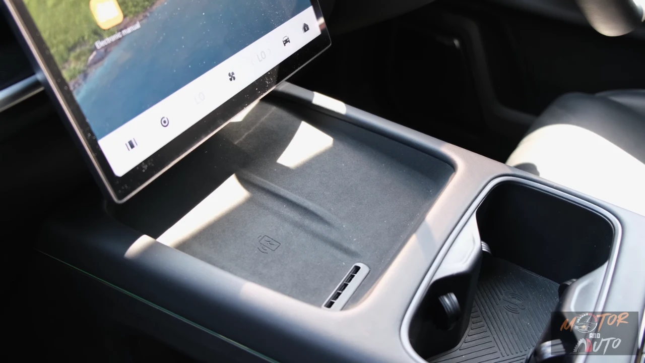 De premium 50W draadloze laadpad van de Jaecoo 7 met koelventilatie