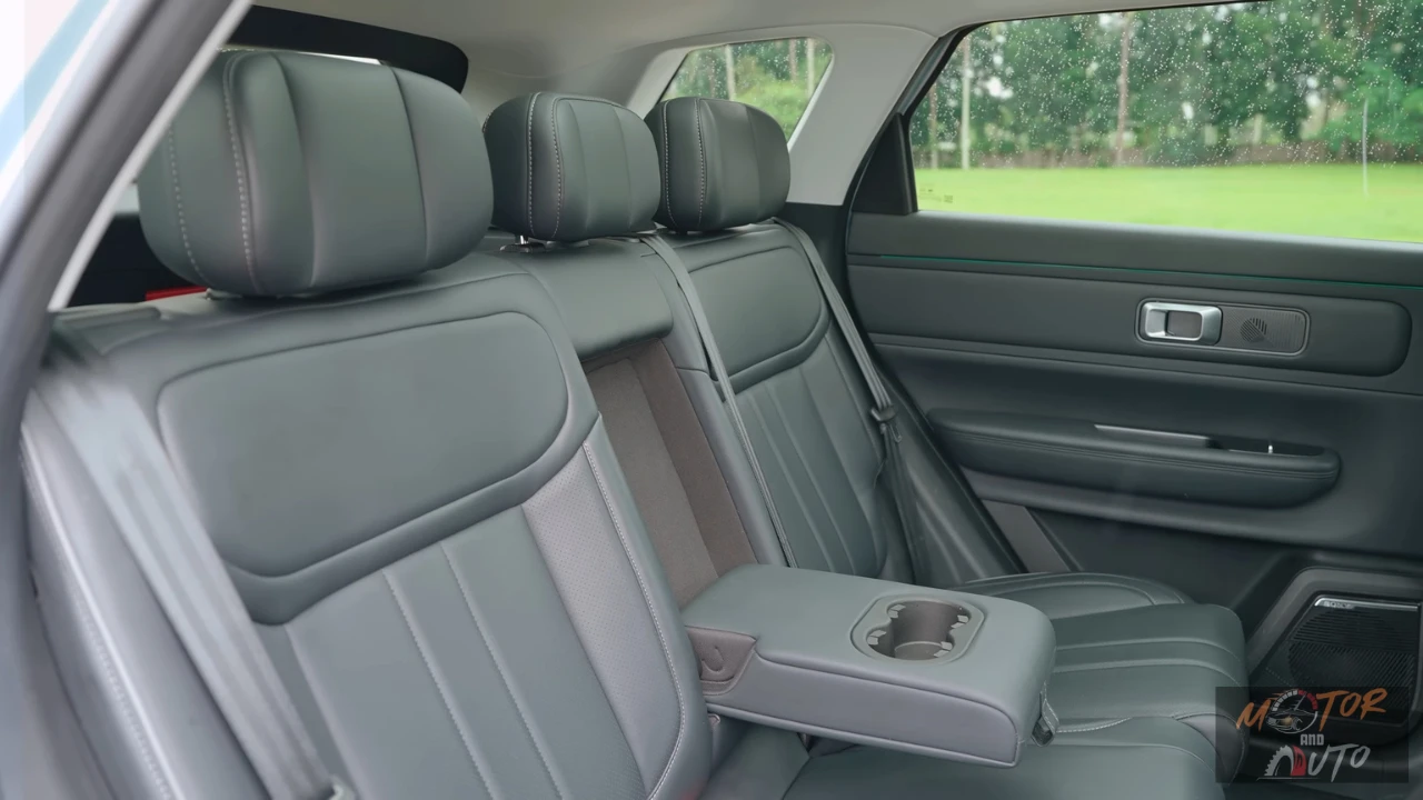 Jaecoo 7 achterleuning met bekerhouders en premium comfortfuncties voor passagiers