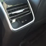 Jaecoo 7 achterpassagier gebied met luchtventilatoren, USB-poorten en opberg voorzieningen