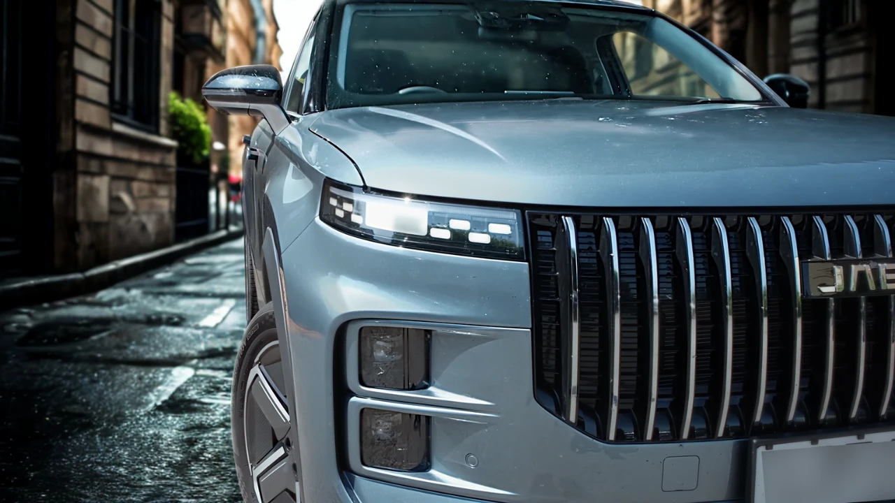 Close-up detail van Jaecoo 7 LED-koplampen en voorgrille met premium verlichtingsdesign