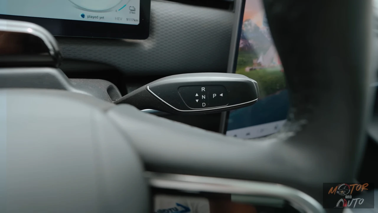 Close-up detail van Jaecoo 7 versnellingspook met modern kolom-gemonteerd ontwerp