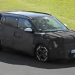 Kia EV3 GT Zijaanzicht Onthult Sportieve Ontwerpelementen bij Nürburgring Testen