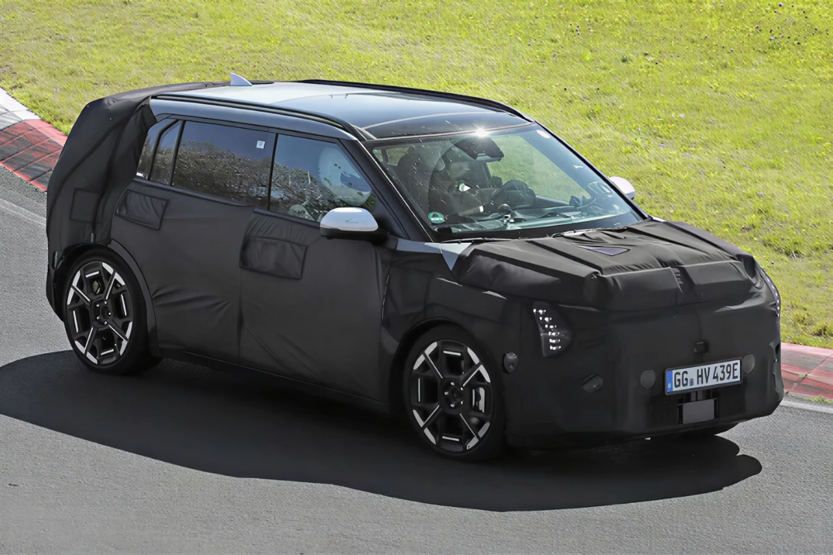 Kia EV3 GT Zijaanzicht Onthult Sportieve Ontwerpelementen bij Nürburgring Testen