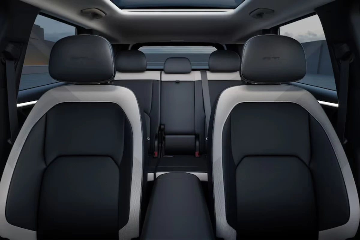 Kia EV5 Interieur Achterbank Aanzicht met Panoramadak