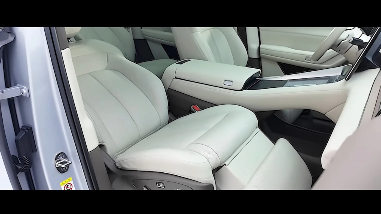 Luxe captainsstoelen op de eerste rij in wit leer met elektrische multi-way verstelling