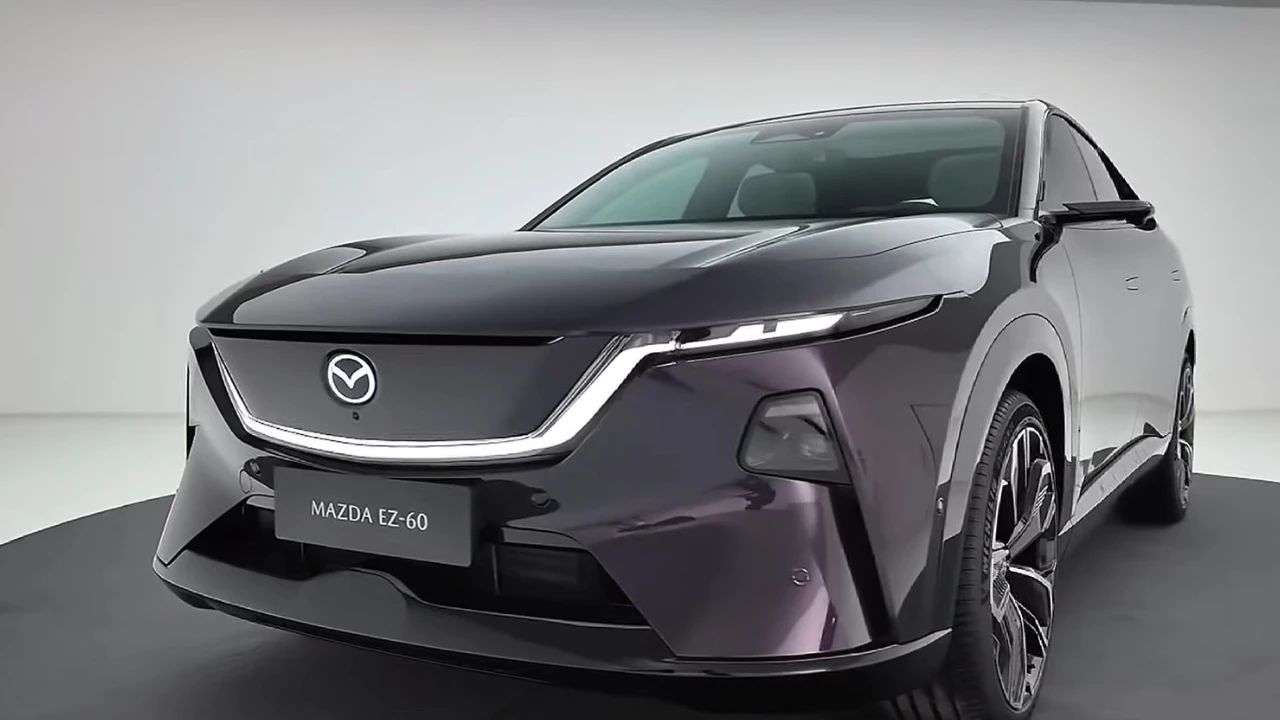 Mazda EZ-60 Frontdetail met Gesplitst Koplampontwerp