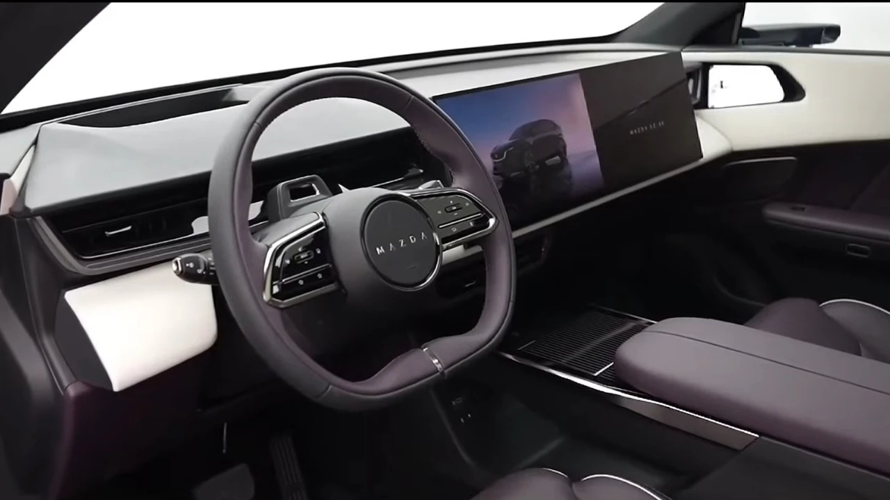 Mazda EZ-60 Interieur met 26,45-Inch 5K Zwevend Display