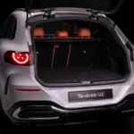 Mercedes GLC Elektrisch Achter Bagageruimte Kofferbak Open met Oranje Stoelen