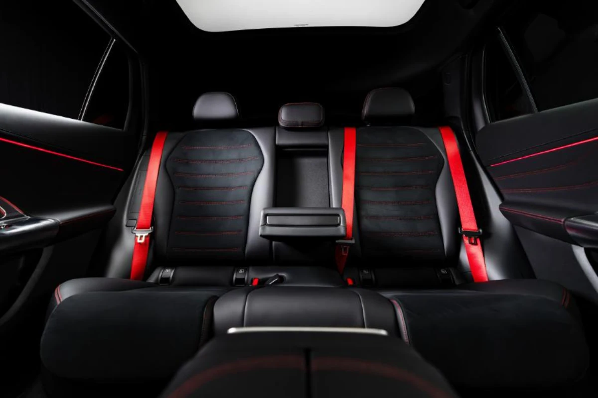 Mercedes GLC Elektrisch Achterbanken met Rode Veiligheidsgordels Premium Interieur