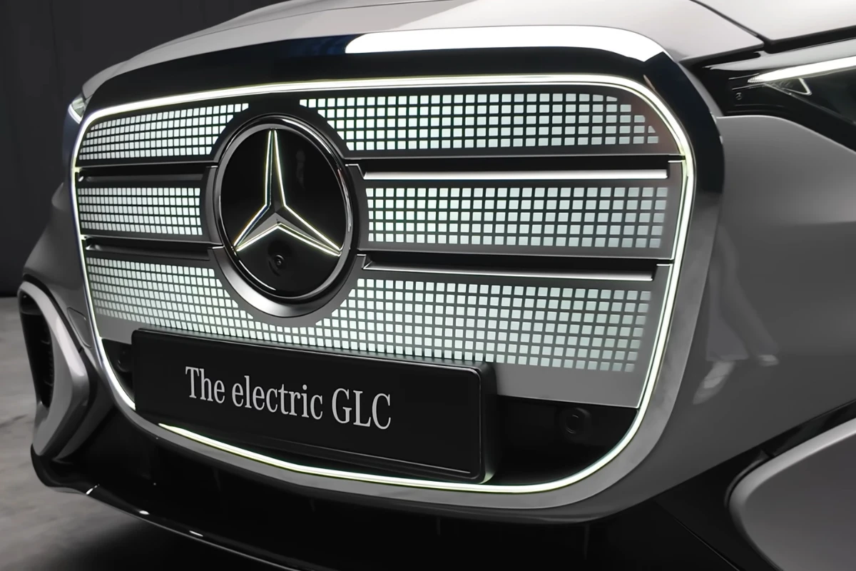 Mercedes GLC Elektrisch Grille Close-up met 942 Verlichte Punten