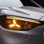 Mercedes GLC Elektrisch Koplamp met Oranje Richtingaanwijzer Detail