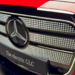 Mercedes GLC Elektrisch Rood Grille Close-up met 942 Verlichte Punten